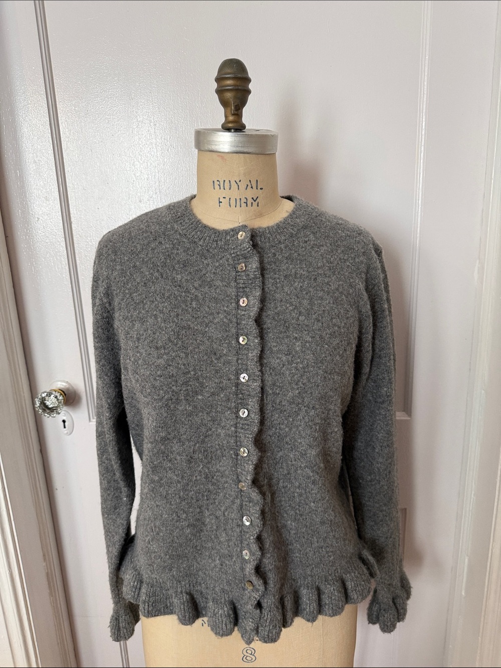 NWOT Zara Gray Ruffled Scallop-Edge Knit Cardigan Sweater - Women XL